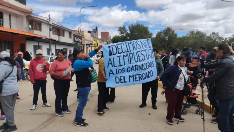 Taxistas y comerciantes marcharon en La Quiaca contra el «aumentazo» y exigieron derogar ordenanzas