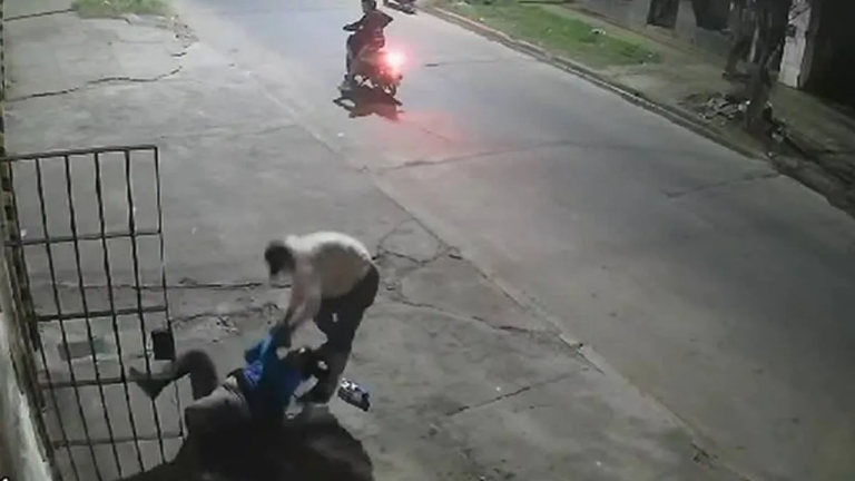 Violento robo en el barrio Gorriti: motochorros se llevaron $1,2 millones y pertenencias de un trabajador