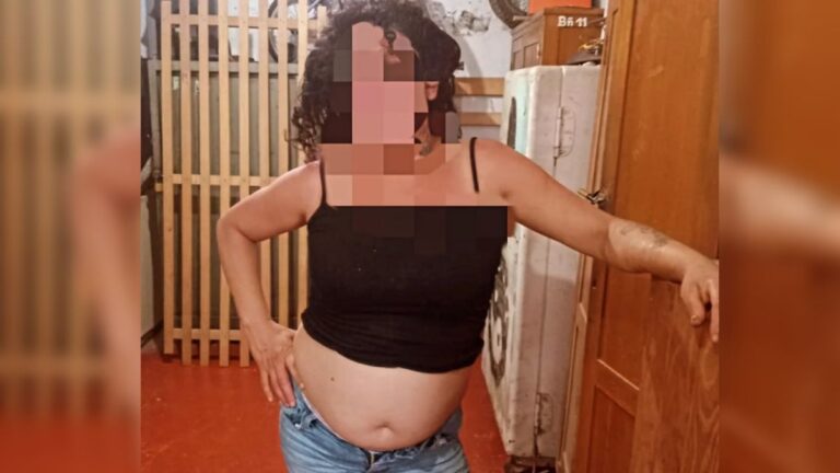 Mujer agresiva fue detenida tras arrojar piedras a vecinos en Mariano Moreno