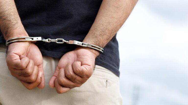 Dictaron prisión preventiva a un hombre acusado de apuñalar a una mujer trans