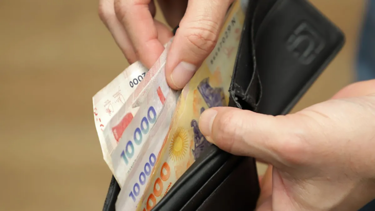 Arrancó el pago a estatales jujeños: el cronograma