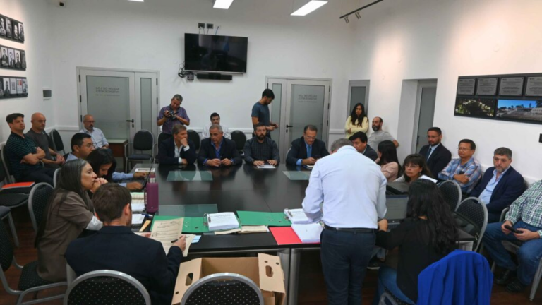 Solo tres empresas se presentaron en la polémica licitación de transporte