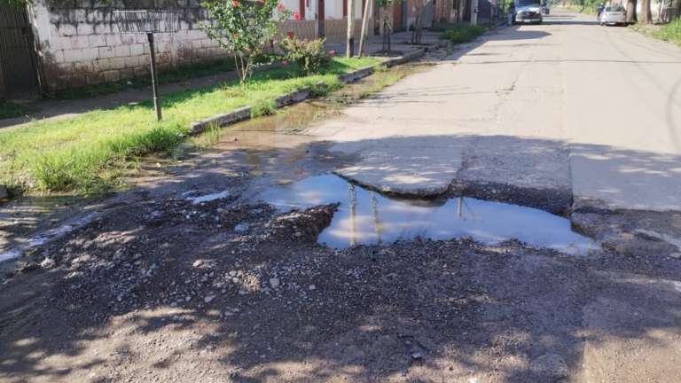 Los problemas de pérdidas de agua continúan en los barrios de Palpalá
