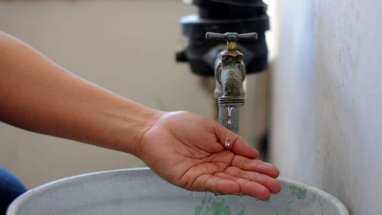 Volcán con problemas crónicos de agua potable: baja presión y mal servicio