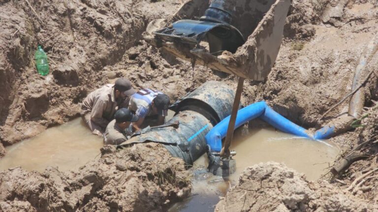 Restablecieron el servicio de agua en Castelli y en localidades aledañas