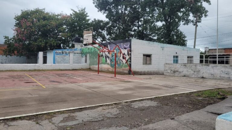 Tiros  en las 370 Viviendas: vecinos denuncian un foco de droga y viven con miedo