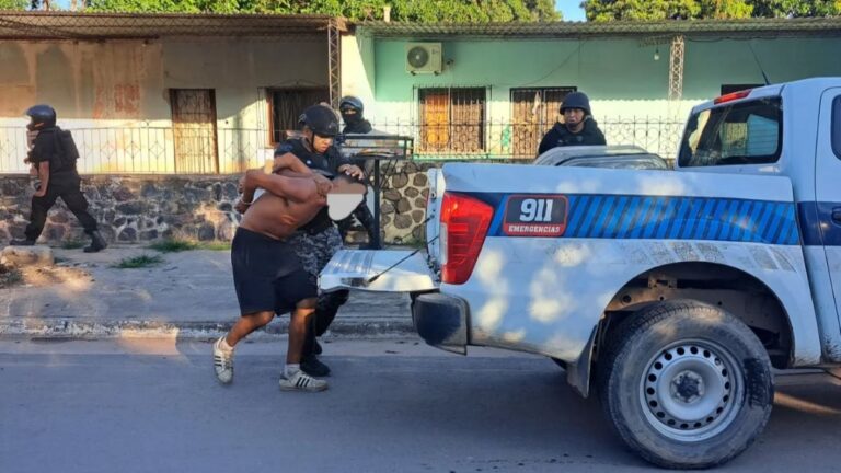 Conocido delincuente intentó atacar a policías con un cuchillo y terminó detenido
