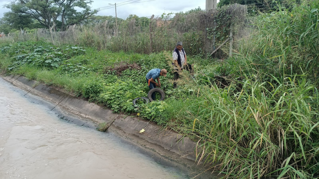 Vecinos accionan por su cuenta ante la falta de obras en el «Canal de ...