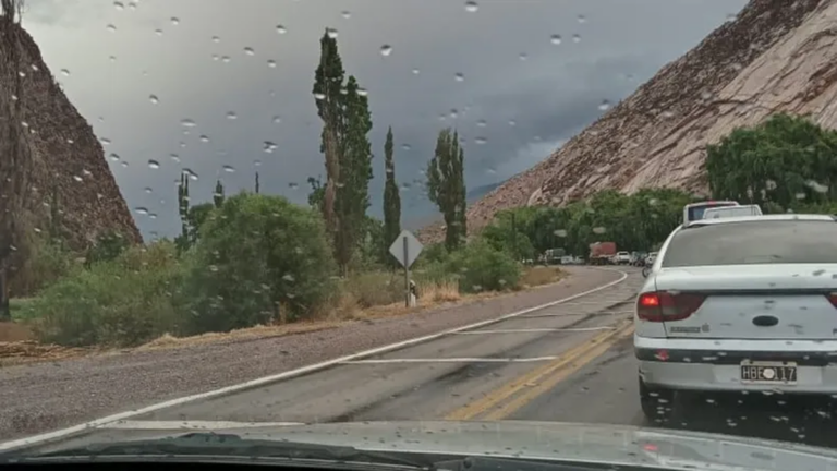 Domingo de Carnaval con alerta por tormentas en Quebrada y Puna