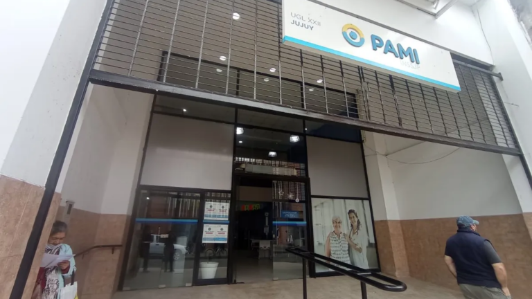 Por denuncias y demoras de atención, jubilados jujeños se reunieron con PAMI