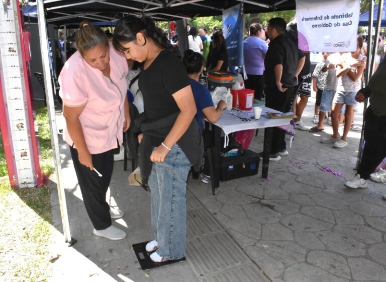 Salud: mas de 1500 personas accedieron a controles médicos en la plaza 25 de Mayo