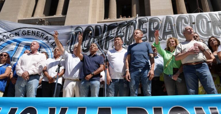 Sancionada la reforma. La CGT apareció en Tribunales