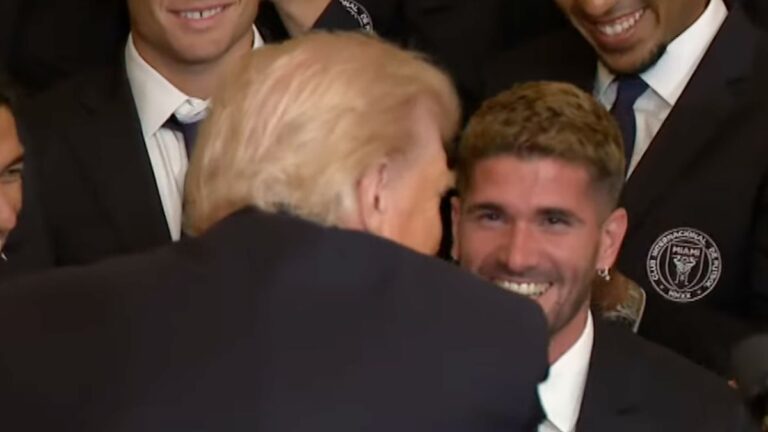 Donald Trump quedó obnubilado con Rodrigo De Paul: «No tienen jugadores feos?»