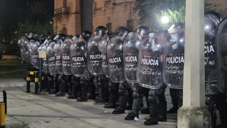 Policía detenido por las protestas: «lo usaron como trofeo para amedrentar»