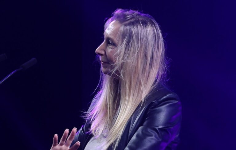 Karina tuvo que salir a negar un acuerdo para salvar a Tapia y Toviggino