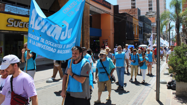 Docentes universitarios: una semana sin clases y nuevas medidas para todo el semestre