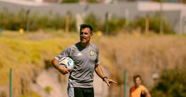 Sin ganar un partido en la Liga Profesional, Farré se fue de Aldosivi