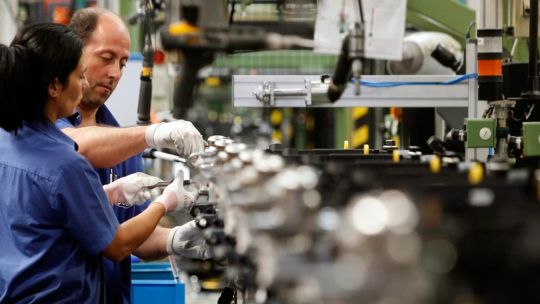 Paritarias privadas: los salarios volvieron a caer en febrero