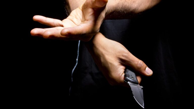 Un hombre fue apuñalado tras resistirse a un asalto en el barrio Mariano Moreno