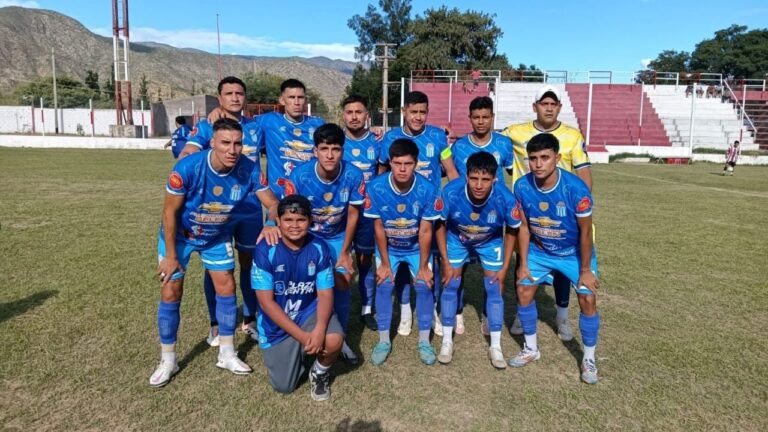 Jugadores celebrando un gol en un partido del Torneo Provincial de Catamarca