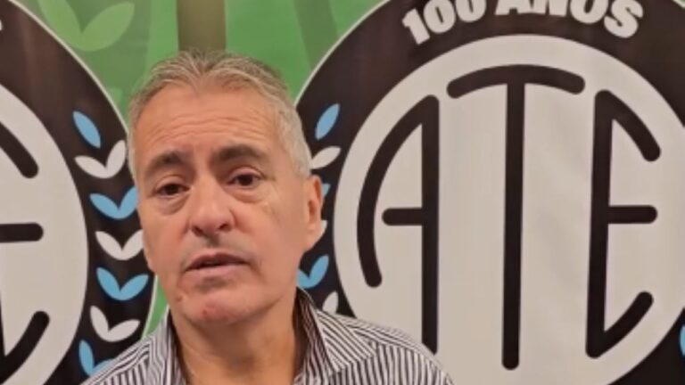 Ricardo Arévalo, secretario general de ATE Catamarca, durante una entrevista radial.