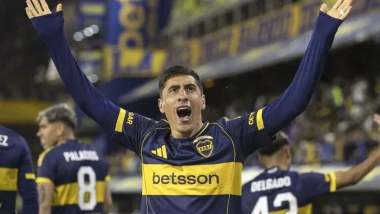 Jugadores de Boca Juniors celebran el gol ante Barcelona de Ecuador en La Bombonera.