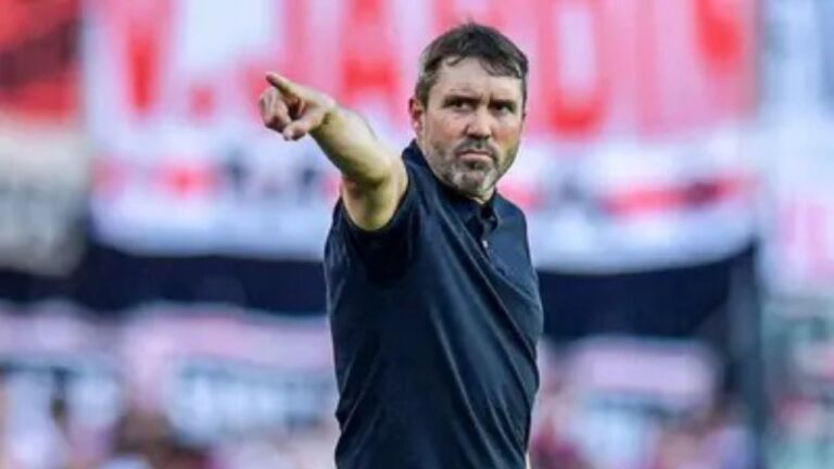 Eduardo Coudet, entrenador de River Plate, en conferencia de prensa.