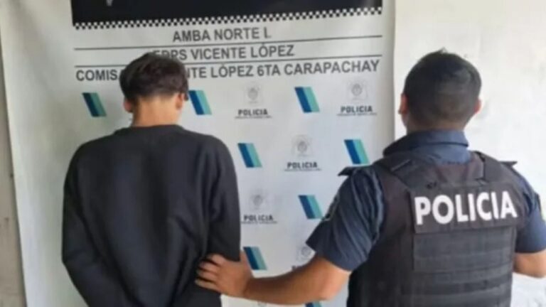 Fachada de una escuela secundaria técnica, imagen referencial.