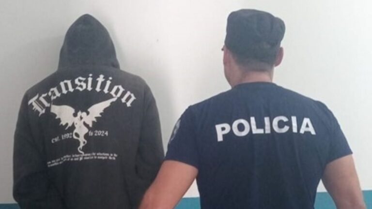 Operativo policial y de bomberos en vivienda incendiada en Fray Mamerto Esquiú, Catamarca