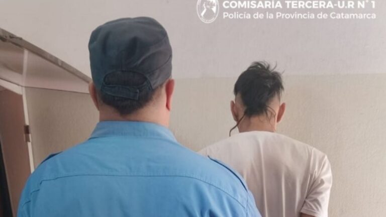 Efectivos policiales en procedimiento en Barrio San Martín, Catamarca
