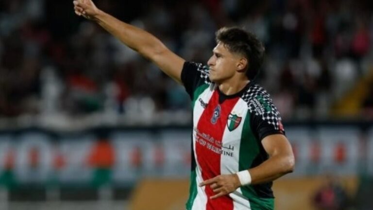 Nelson Da Silva, futbolista andalgalense, durante un partido con Palestino