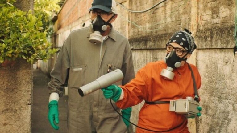 Imagen promocional de la miniseria 'Emergencia radioactiva' de Netflix, mostrando a personajes en una escena de tensión.