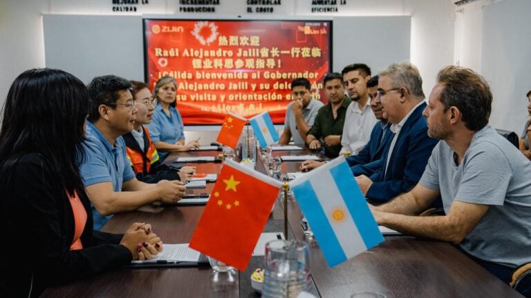 Reunión entre representantes de Fiambalá, autoridades provinciales y la empresa minera Zijin-Liex.