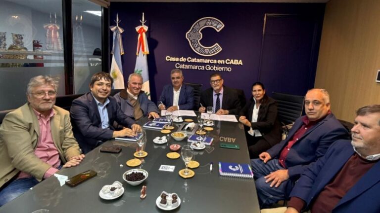 Firma de convenio entre el gobernador Raúl Jalil y el rector de la UTN en la Casa de Catamarca