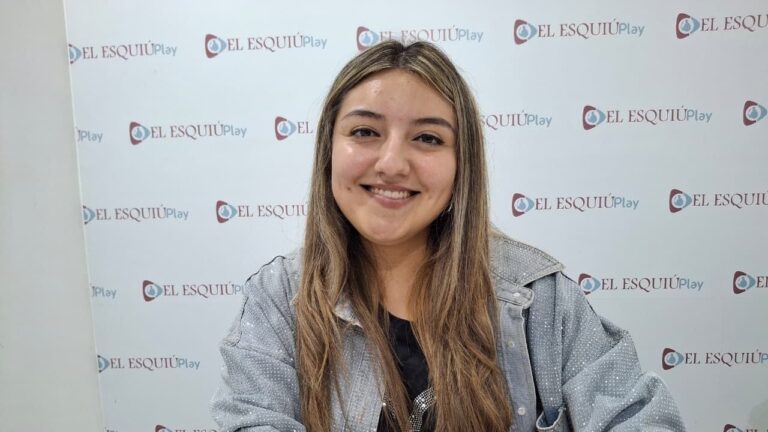 Ileana Martínez, cantante solista de cuarteto, en presentación musical.