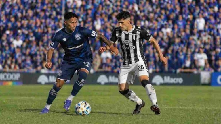 Estadio Bautista Gargantini durante el clásico mendocino entre Independiente Rivadavia y Gimnasia