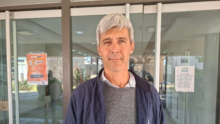 Ingeniero Fernando Balbi, director regional del INTA, durante una entrevista radial.
