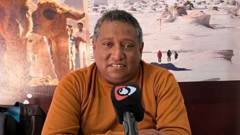 Intendente Mario Cusipuma durante una entrevista radial analizando la economía de Antofagasta de la Sierra, Catamarca.