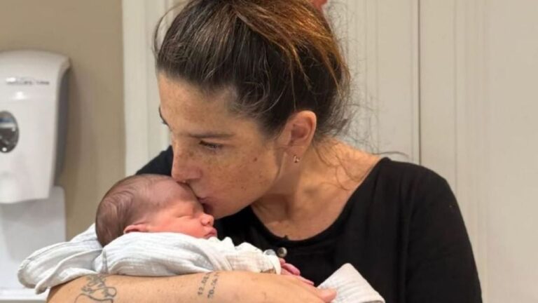 Juana Repetto con su bebé Timoteo