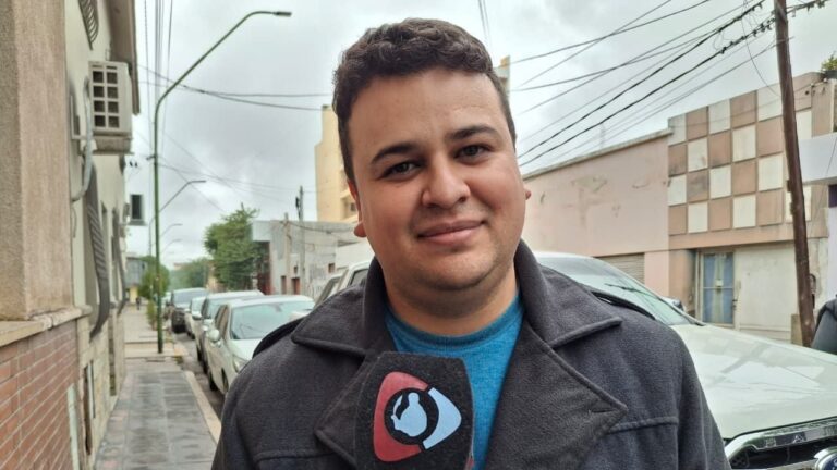 Símbolo de la justicia sobre un fondo relacionado con Catamarca