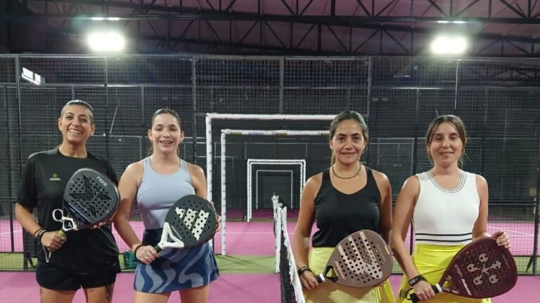 Jugadoras compitiendo en un partido de la Liga Femenina de Pádel en Catamarca