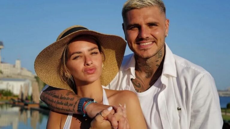 Mauro Icardi y China Suárez posan juntos en un lugar de Turquía.