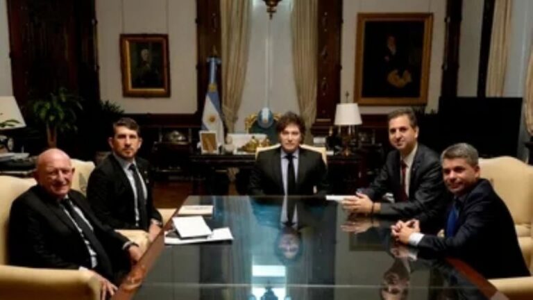 El presidente Javier Milei durante una reunión en la Casa Rosada.