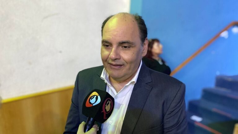 Intendente Gustavo Saadi anuncia adelanto de sueldos por el Día del Trabajador en Catamarca