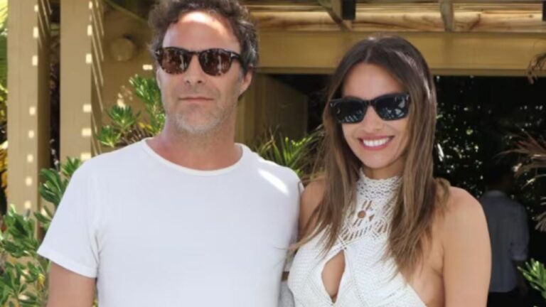 Carolina Pampita Ardohain sonriente en evento público