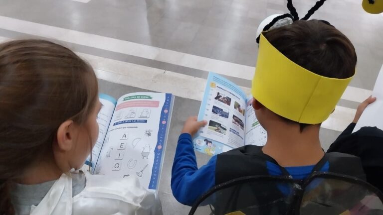 Entrega de libros del Plan Cumbre en la Escuela Primaria N° 171 de Los Altos, Catamarca