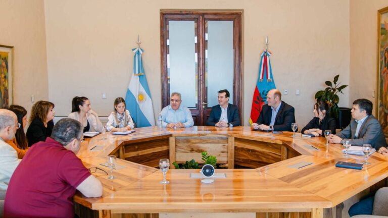 Gobernador Raúl Jalil durante un anuncio oficial en Casa de Gobierno, Catamarca.