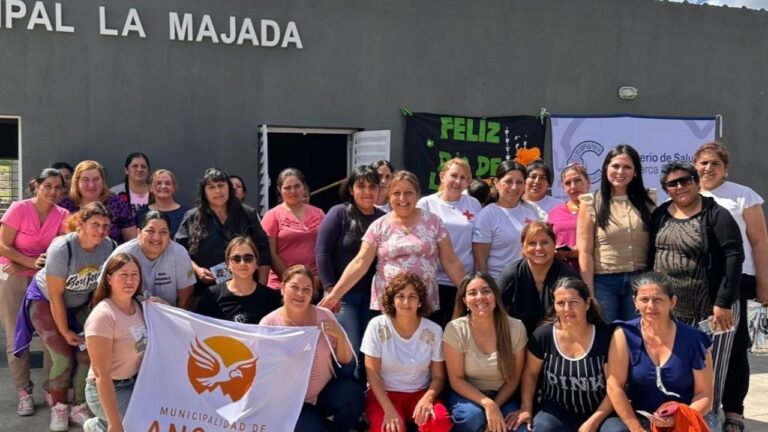 Equipo del Ministerio de Salud de Catamarca durante el taller en La Majada, departamento Ancasti.