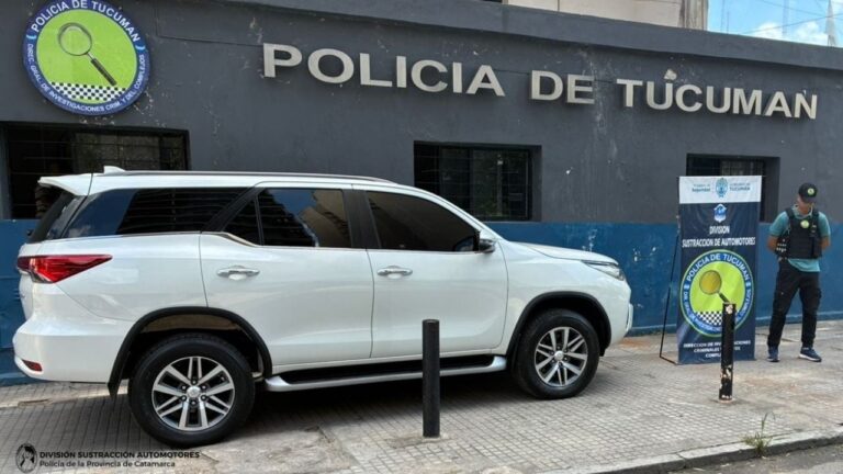 Camioneta Toyota SW4 blanca secuestrada en operativo policial