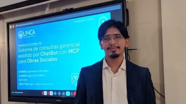 Ingeniero Kevin Agüero explicando el funcionamiento del sistema con inteligencia artificial para obras sociales.